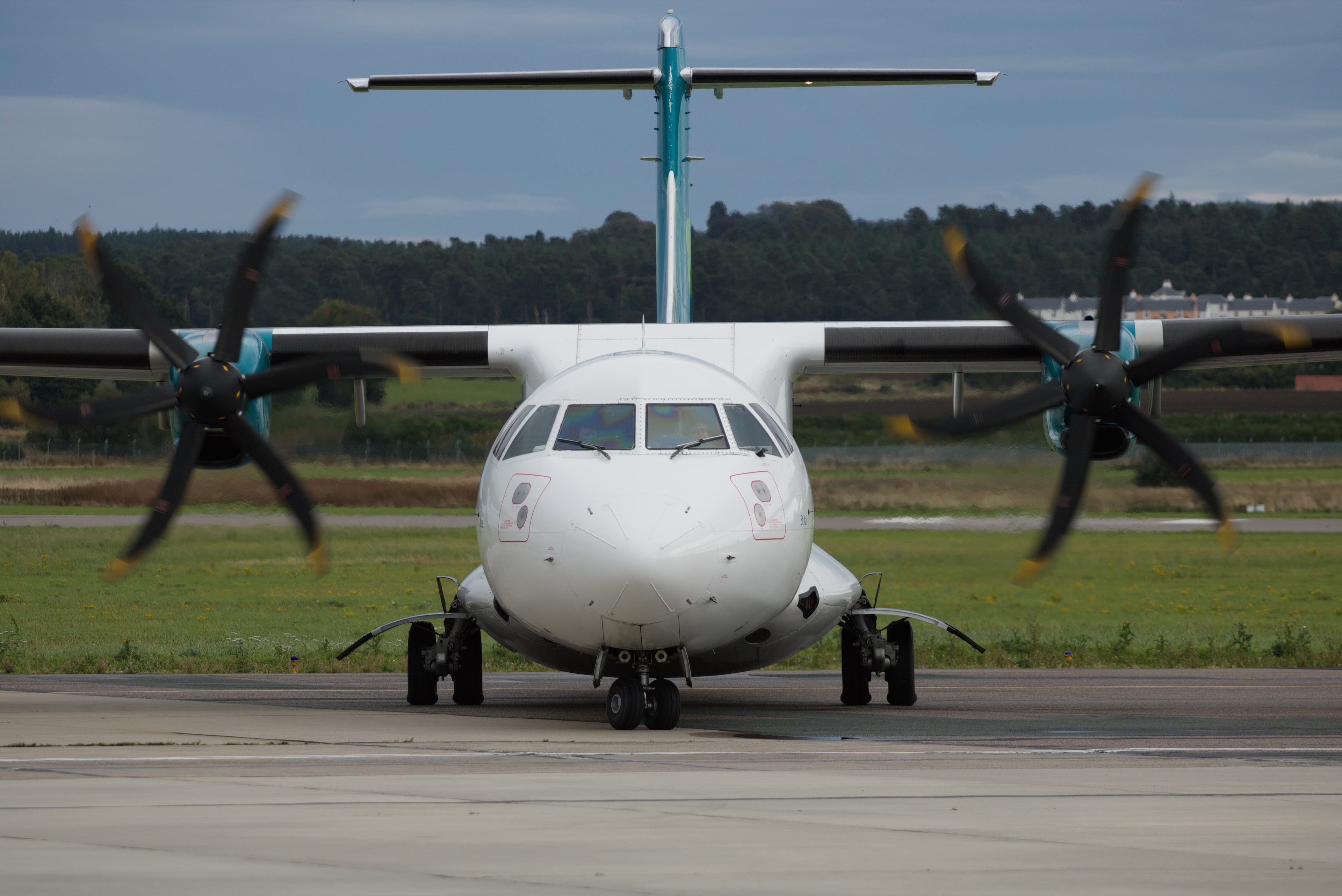 Aer Lingus aircraft photographed from the front