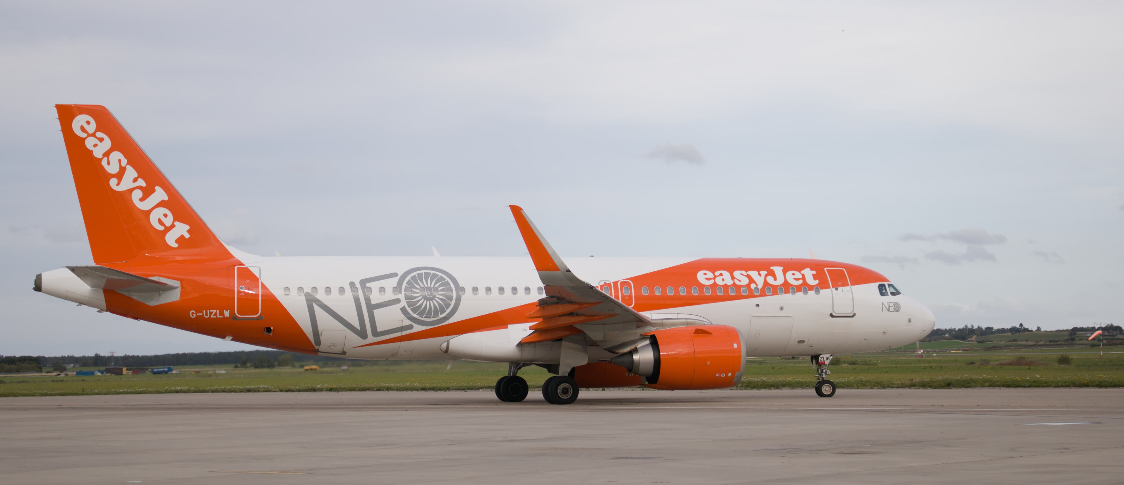 EasyJet A320neo taxiing from stand